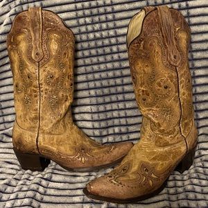 Corral boots